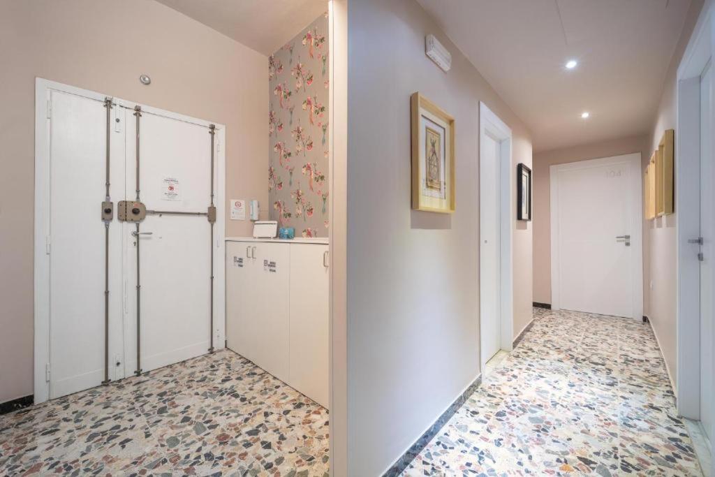 Boutique Rooms Carbonazzi 17 كالياري المظهر الخارجي الصورة