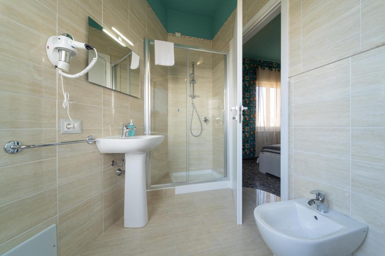 Boutique Rooms Carbonazzi 17 كالياري المظهر الخارجي الصورة